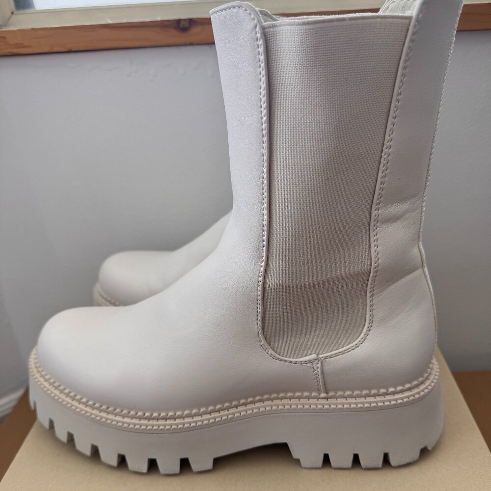 Steve Madden White Chunky Chelsea Boots – Size 39 (US 8)